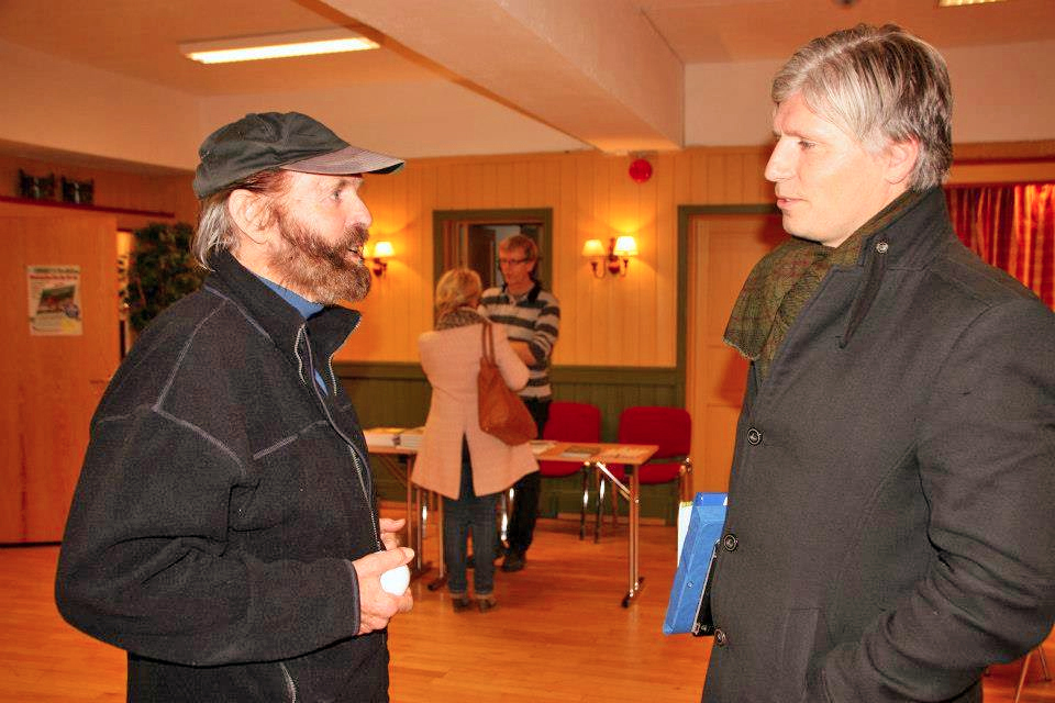 Sverre M. Fjelstad og Ola Elvestuen møtte hverandre blant annet under et møte i regi av Østmarkas Venner for noen år siden.
