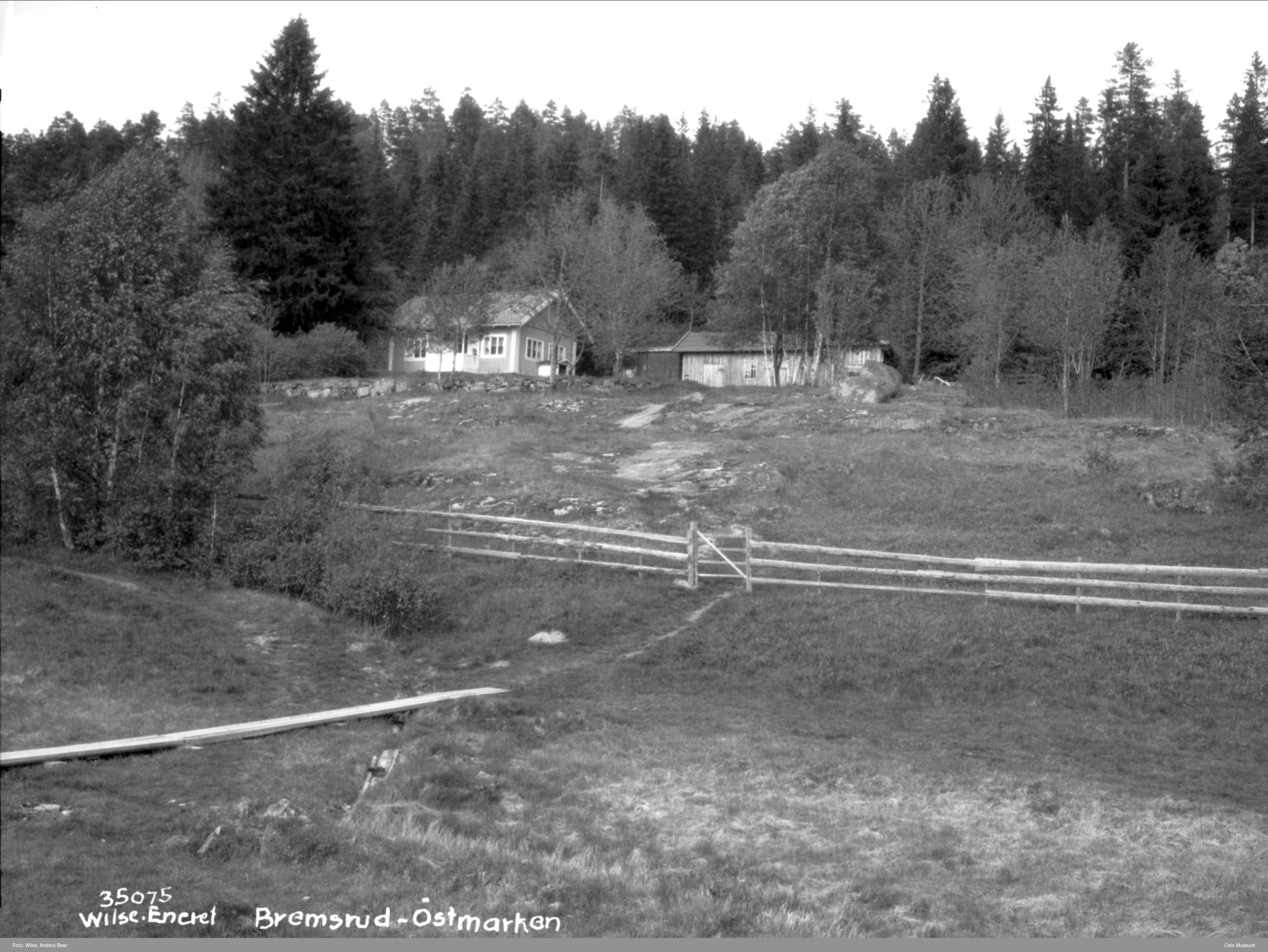 Slik så Øvre Bremsrud ut i 1928, husene er for lengst revet. Foto: Anders Beer Wilse/Oslo Museum.